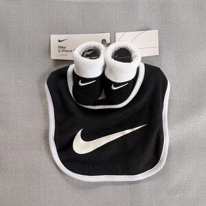 Nike Black and White Baby Bib & Booties Set NEW!